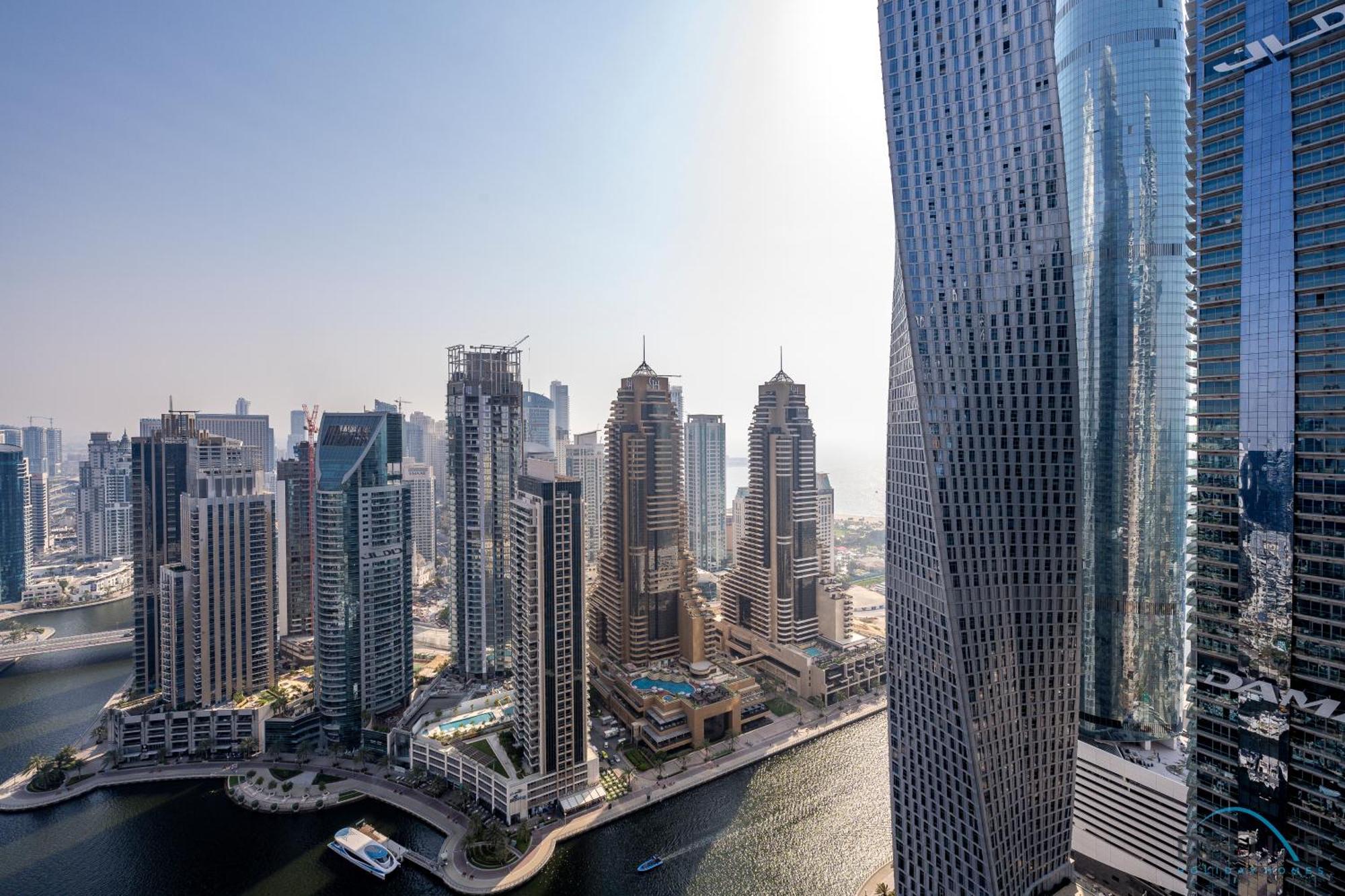 Chic 1br In The At Marina Gate 2, Marina By Deluxe Homes Apartment